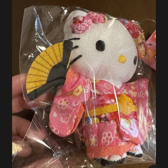 Sanrio Hello Kitty Plush Keychain Japan Exclusive Pink Cherry Blossom Kimono - Picture 3 of 5